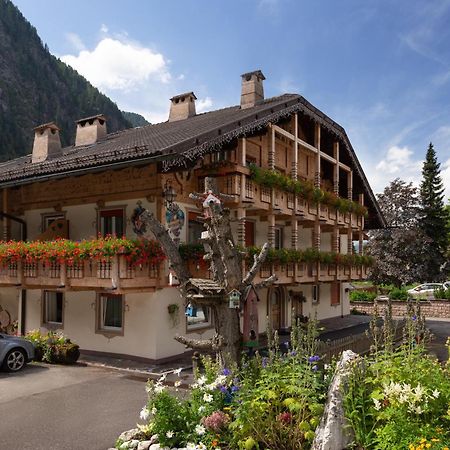 Appartamenti Ladina Campitello di Fassa Exterior foto