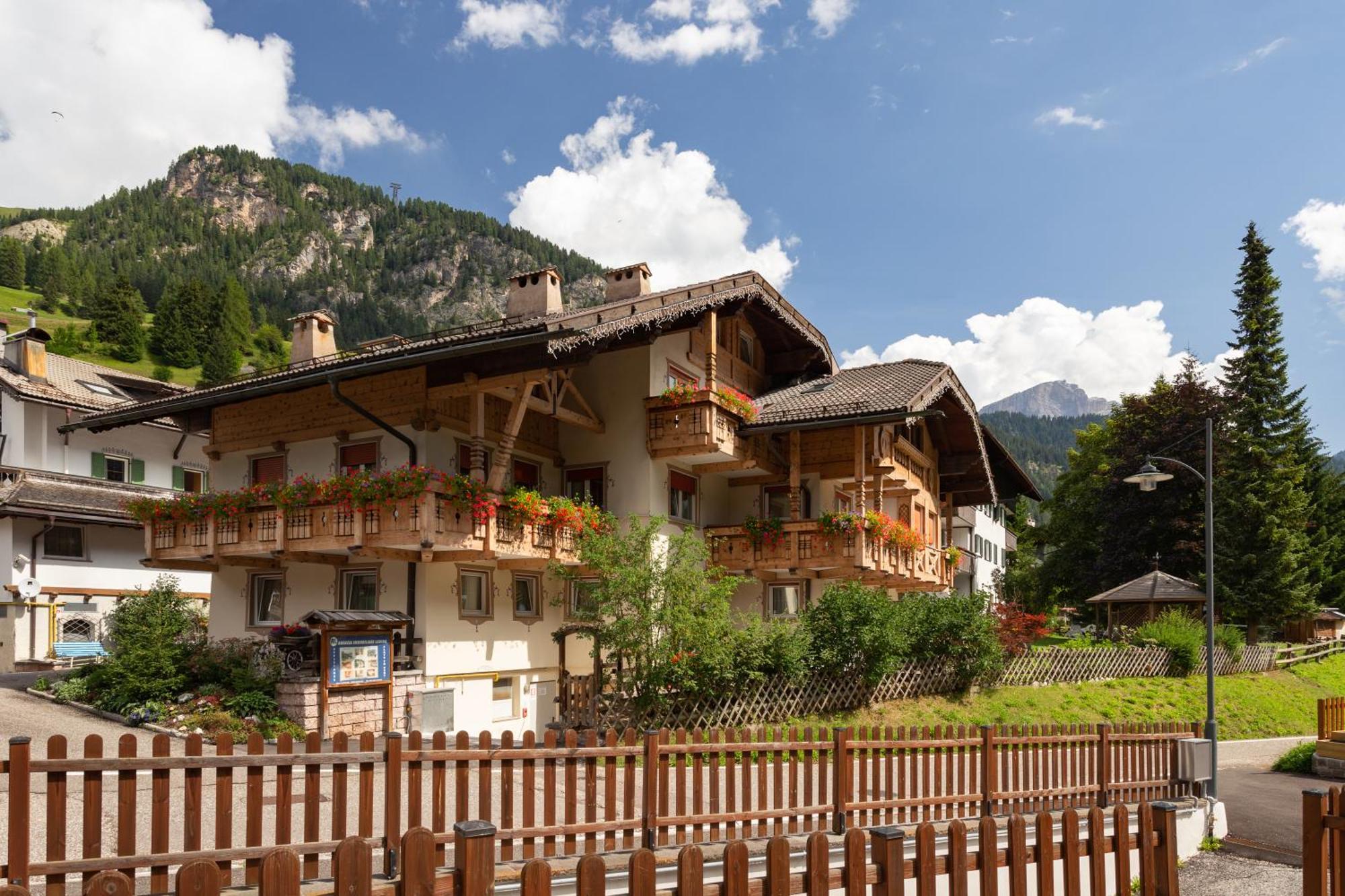 Appartamenti Ladina Campitello di Fassa Exterior foto