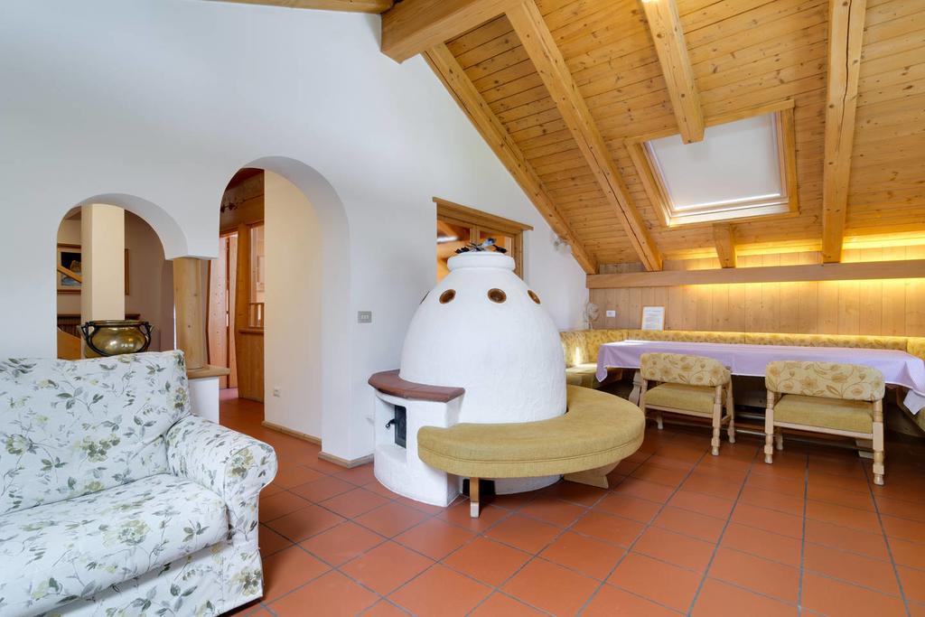 Appartamenti Ladina Campitello di Fassa Exterior foto